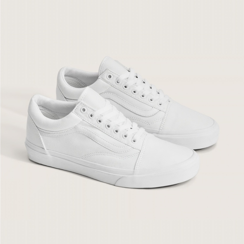 Vans Women’s Old Skool Sneakers in True White Size 6
